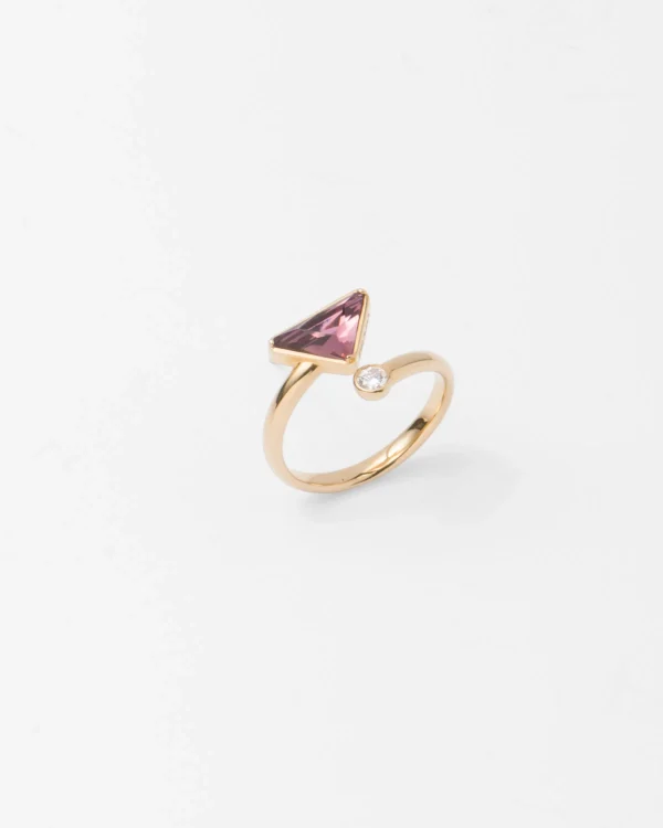 Rings*Prada Eternal Gold contrarié ring in yellow gold with diamond and amethyst Gold/methyst