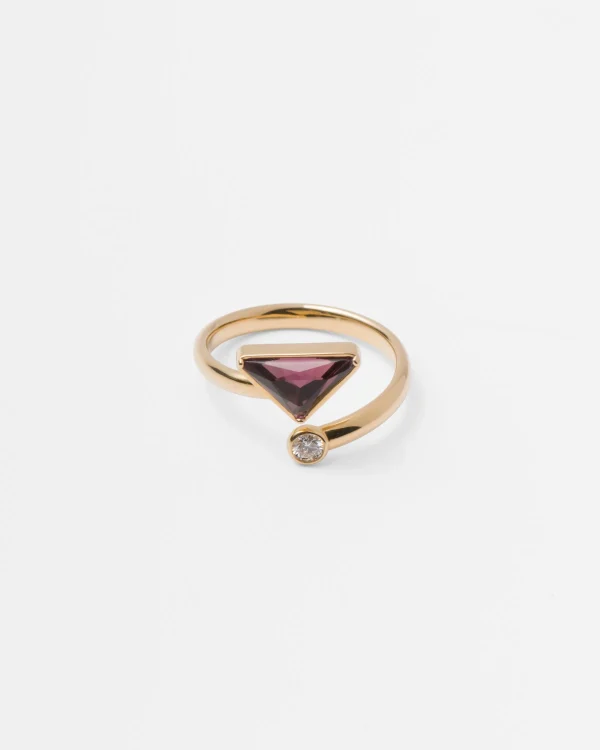 Rings*Prada Eternal Gold contrarié ring in yellow gold with diamond and amethyst Gold/methyst