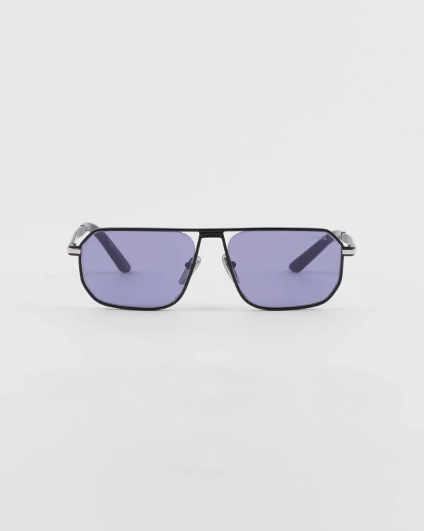 Sunglasses*Prada Sunglasses with iconic metal plaque Irislenses