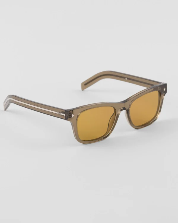 Sunglasses*Prada Sunglasses with iconic metal plaque Honeylenses