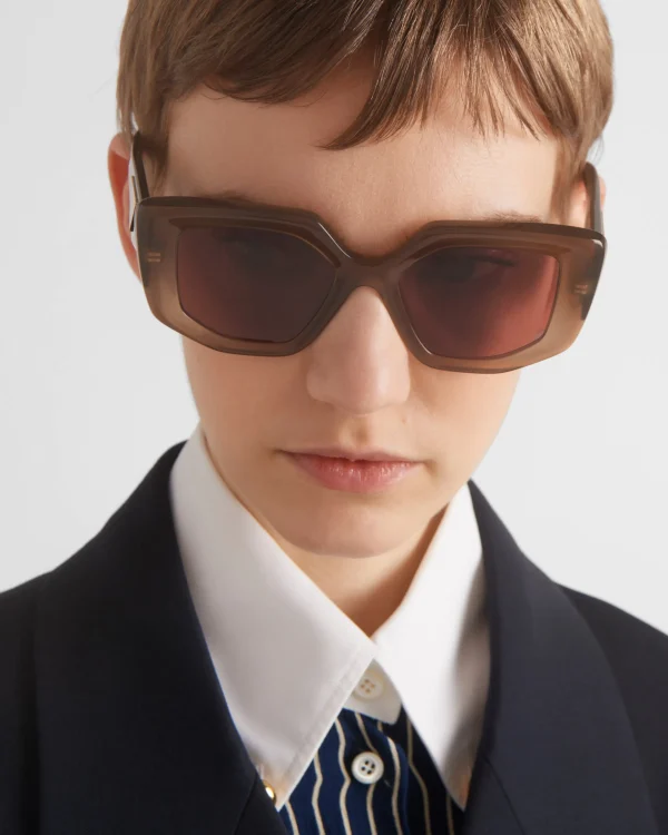 Sunglasses*Prada Sunglasses with the logo Etruscanlenses